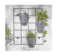 Pots de fleurs et jardinière faits à la main en forme de triangle de couleur blanche pour accrocher la dernière arrivée matériel de haute qualité approvisionnement de décor de jardin