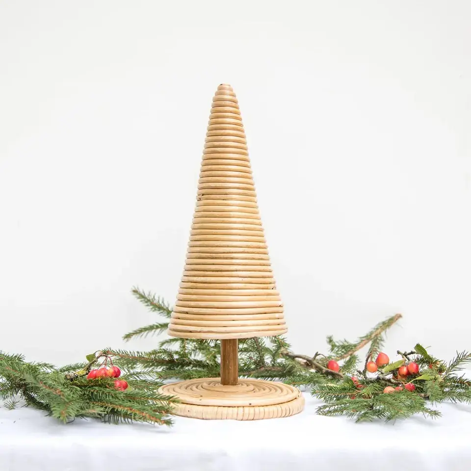 Hot Deals Mini Árvore de Natal Home Decor Item Para Mesa Suprimentos Estrela Forma Handmade Atacado Produto Vime Rattan Sala De Estar