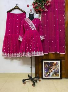 Presentamos el nuevo conjunto Top-sharara de buena calidad Heavy Georgette Top con hermosa Georgette Sharara completamente bordada y pesada - Product Image 2