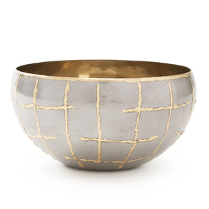 Elegante cuenco decorativo de aluminio con borde escultórico exterior blanco de forma orgánica e Interior plateado reflectante - Product Image 5