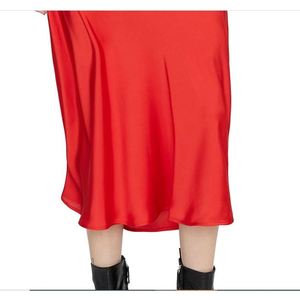 Gonna Midi Bodycon Moderna da Donna Sanctuary in Raso Lucido e Seta Rossa Taglia Media per Primavera Estate Autunno - Product Image 3