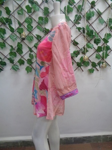 Tunique haut-bas en rayonne douce de haute qualité Kurti Un choix à la mode pour les femmes modernes à la recherche de confort et de mode disponible à la vente - Product Image 3