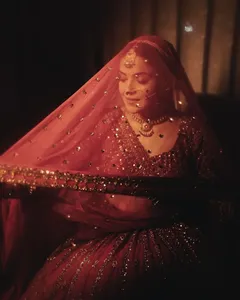 Robe de mariée somalienne de luxe pour les mariées grande taille en polyester respirant avec Guntiino en couches et garniture dorée pour un look époustouflant - Product Image 4