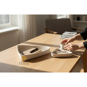 Lot de 2 paniers tressés en coton de forme triangulaire élégants, faits à la main, polyvalents, pour rangement et décoration (10x3x10) - Product Image 1