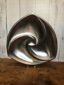 Curved Design Copper Customizable Serving Tray with Classic Look for Wedding Parties Family Gatherings Handcrafted From India - Product Image 6