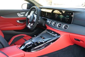 Mercedes-Benz AMG GT63 S 4 portes 2021, boîte automatique, essence, turbo, transmission intégrale, cuir, ROUGE, d'occasion, certifié, propre et en bon état - Product Image 2