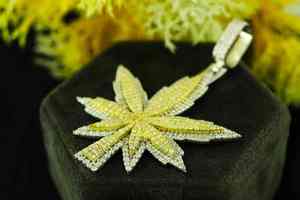 Pendentif feuille de marijuana en argent sterling 925, diamant moissanite, cannabis sativa, bijoux fins de luxe unisexe, pendentifs et breloques - Product Image 3
