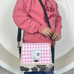 Bolso Bandolera y de Hombro Estilo Vaquera 2025, Moderno, de Cuero Vacuno Repujado con Patrón a Cuadros y Diseño de Naipes para Mujer - Product Image 1