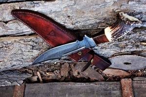 Couteau Bowie fait à la main avec lame en acier damas et gaine en cuir Support OEM personnalisable pour le camping. - Product Image 2