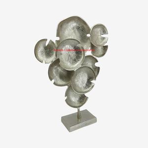 Sculpture moderne en métal avec nœud en ruban et base en granit noir Décoration contemporaine élégante pour la maison et le bureau Accent décoratif - Product Image 4