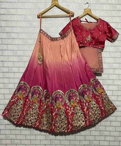 Tissu brodé en filet lourd, nouveaux designers indiens, Lehenga, Choli avec Blouse, pièce prête à porter, dernière exclusivité - Product Image 1
