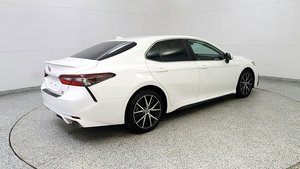 Toyota Camry SE AWD 2021, boîte de vitesses manuelle, turbo, fourgonnette avec pneus R18, intérieur clair, caméra arrière, moteur essence/gaz, conduite à gauche - Product Image 3