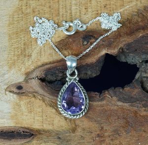 Colgante de Amatista Pera, Plata de Ley 925, Joyería de Piedras Preciosas Hecha a Mano, Elegante Collar para Mujer, Regalo - Product Image 1