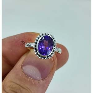 Anillo de Plata de Ley 925 para Mujer, Estilo Boho, Hecho a Mano, con Gema Ovalada de Amatista Natural, Color Morado, Piedra de Nacimiento de Febrero, Corte Perfecto, Regalo Ideal - Product Image 1