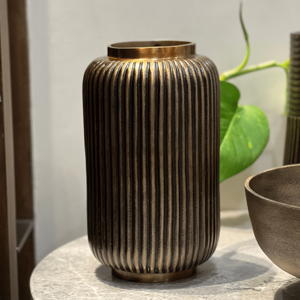 Jarrón de mesa de aluminio de calidad de diseño moderno de lujo, jarrón de flores de Metal para decoración del hogar de alto acabado - Product Image 2