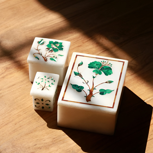 Élégante boîte à bijoux en marbre sur mesure Coffrets cadeaux de luxe en gros avec incrustation de pierres semi-précieuses pour bagues et boucles d'oreilles - Product Image 1