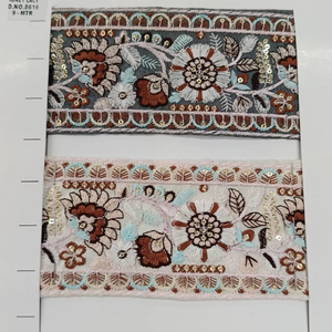 Tissu de dentelle brodée florale colorée exquise détaillant complexe pour la mode élégante et la décoration intérieure pour les garnitures de sac - Product Image 1