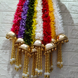 Guirlande de fleurs de jasmin en tissu avec des glands dorés en forme de dôme | Décoration de mariage et de Diwali |   Toran floral coloré pour Mandir et Pooja, à suspendre - Product Image 1