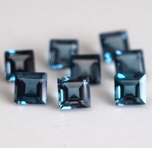 Topaze bleue de Londres naturelle coupe carrée 4mm à facettes-carré de topaze bleue de Londres en vrac - Product Image 3