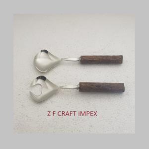 Manche en bois incrustation en métal poignée en résine outils de serveur de salade en acier inoxydable cuillère de service plaquée argent pour hôtels - Product Image 2