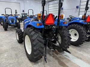 Tractor BOOMER 45 4WD 2022 con Transmisión Automática, Bomba de Caja de Cambios y Rodamientos de Larga Duración - Product Image 5