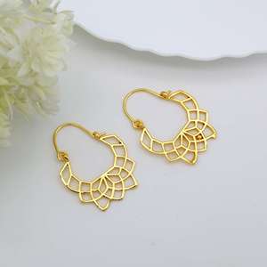 ต่างหูห่วงลายแมนดาลาแท้ดอกบัวออกแบบลายดอกไม้วัสดุทองเหลืองโบฮีเมียนสำหรับทุกเพศต่างหูชุบทอง18K ทันสมัย - Product Image 2