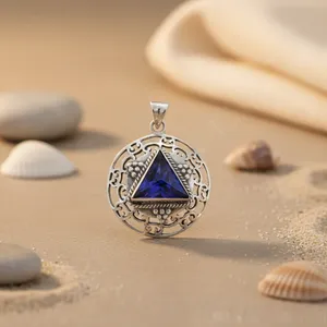 Colgante de Plata 925 Hecho a Mano con Gema Azul Triangular, Joyería Religiosa para Mujer con Colgante de Perla en Oro Rosa - Product Image 1