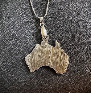 Collar con colgante de mapa de Australia en acero de Damasco esmaltado con cadena de eslabones, collares con dije de la bandera nacional australiana, collar hecho a mano - Product Image 1