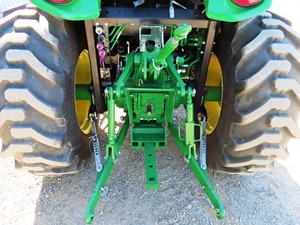 Fournisseur vérifié de tracteurs compacts John Dee 4052R et chargeurs auto-nivelants avec grappin, prêts à la vente - Product Image 3
