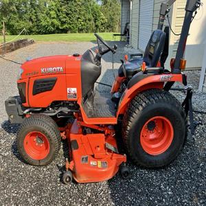 Used Kubota B2320 Tractor 4WD 90HP with Pump and Engine <b>Agricultural</b> <b>Equipment</b> For Sale In Excellent Condition In Stock - Product Image 2