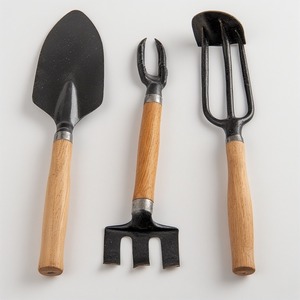 Pelle en fer fabriquée à la main avec finition patinée rustique Artisan Outil solide fait à la main offrant un utilitaire de jardinage et décoratif - Product Image 6