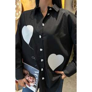 Camisa Oversize de Popelina con Bordado de Corazón y Detalle de Botones Colección 3430 - Product Image 3