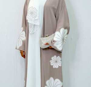 Abayas élégantes et modestes brodées à la main pour femmes -- - Product Image 1