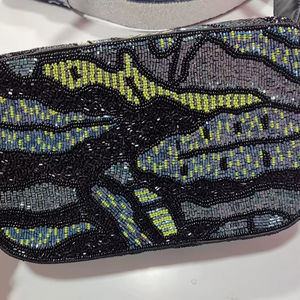 Bolso de Lujo Hecho a Mano con Cuentas de Semillas, Bufandas Bordadas, Perlas, Volantes, Estilo de Moda Ecológico con Correa Individual y Cierre de Botón - Product Image 1