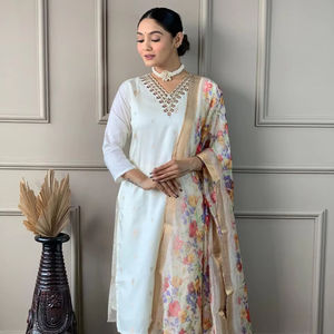 Ropa étnica de diseño elegante, traje Salwar, vestido de trabajo bordado, traje de fiesta con Dupatta hecho de tela de seda - Product Image 1