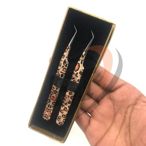 Pinzas de extensión de pestañas de 45 grados Logotipo personalizado Agarre fuerte Pinzas de belleza con estampado de tigre de acero sostenible con embalaje de caja - Product Image 6