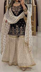 Impresionante color blanco y negro pesado Faux Georgette bordado patrón de manga larga estilo Anarkali Top y Plazzo con conjunto Dupatta - Product Image 3
