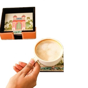 Sous-verres carrés en noyer et forme ronde en bois poli et hangar - Product Image 3