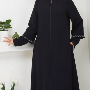 Abaya décontractée élégante à superpositions pour femmes, douce, légère, respirante, séchage rapide, col bateau, broderie, design long jusqu'au sol - Product Image 1