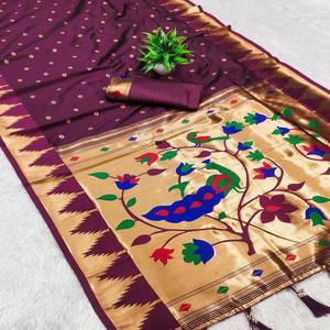 Sari de Seda Paithani Suave VASTRA COTTAGE con Zari Meenakari, Pallu con Diseño de Pavo Real, Borde de Templo Tejido con Zari y Blusa de Seda - Product Image 3
