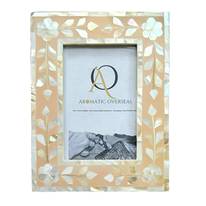 Marco de madera hecho a mano, diseño floral blanco, marco de fotos, decoración de mesa para inauguración de la casa, marco de fotos - Product Image 4