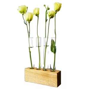 Vase en bois en forme de cœur avec tube en verre, aspect moderne de haute qualité, finition naturelle, vase en bois et en verre élégant pour une utilisation sur table - Product Image 3