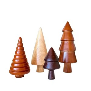 Sapin de Noël en bois au design antique avec un aspect naturel et minimaliste, idéal pour un style d'intérieur hivernal élégant - Product Image 4