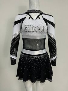 Ensemble d'uniformes de cheerleading sur mesure de performance d'élite, conçu pour offrir une flexibilité maximale, un confort et des routines d'équipe à haute énergie - Product Image 2