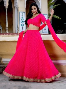 Lehenga Choli Dupatta en Georgette Douce de Créateur avec Imprimé Leheriya et Détails Traditionnels Zari, Style Bollywood pour Soirée - Product Image 2
