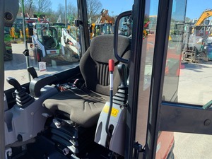 Miniexcavadora Kubota KX027-4 2.7T Usada a Precio Económico |   Excavadora Compacta Diésel para Construcción, Servicios Públicos y Agricultura - Product Image 6