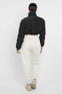 Femmes Nouveau Style Logo Personnalisé à Manches Longues Veste à Capuche pour Femmes Veste Bouffante Confortable Élégant Femmes Crop Top Noir Couleur - Product Image 2