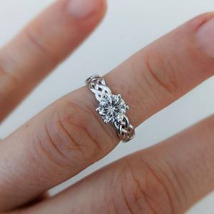 Anillo de diamante solitario de moissanita de corte brillante redondo en plata 925, banda única, regalo de fiesta de aniversario de boda, anillos finos - Product Image 1