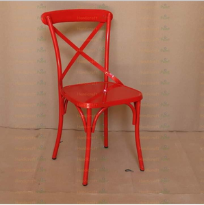 Paire de chaises élégantes en métal avec design à dos croisé pour la décoration intérieure contemporaine - Product Image 3