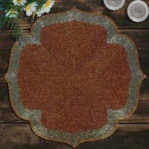 Set de table en coton brodé de perles de rocaille avec logo personnalisé, motif floral vintage, fait main - Product Image 1